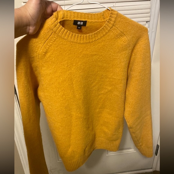 Uniqlo Sweater - Picture 1 of 1
